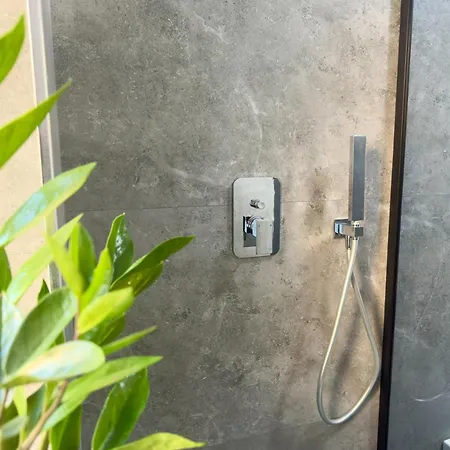 Loha Luxury * ティラナ