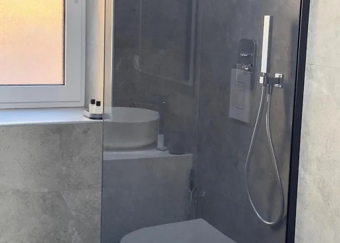 Loha Luxury * ティラナ